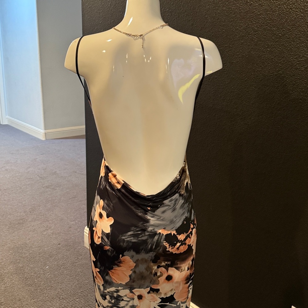Windsor Black Robe with Floral Pattern - Picture 4 of 6